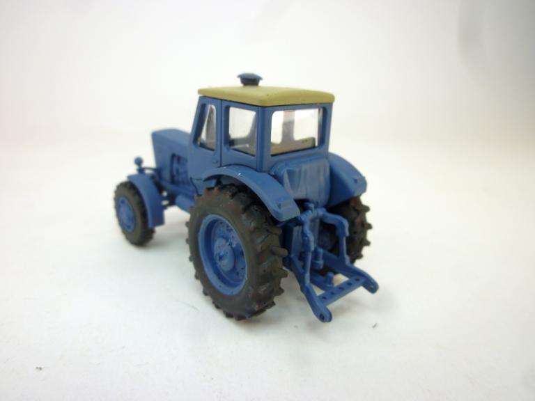 Preview: Traktor Belarus MTZ-52 eckige Motorhaube Bj. 1970 blau